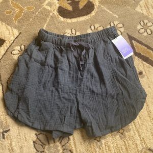 Stars above linen shorts, size Small